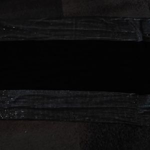 Scarf with fringed edges